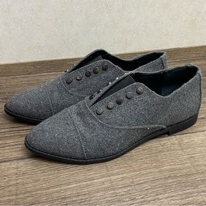 Simply Vera Wang Women’s Size 6 Slip On swallow Gray Shoes Metal studs